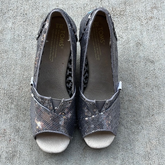 Toms Pewter Sequins Wedges - Picture 2 of 3